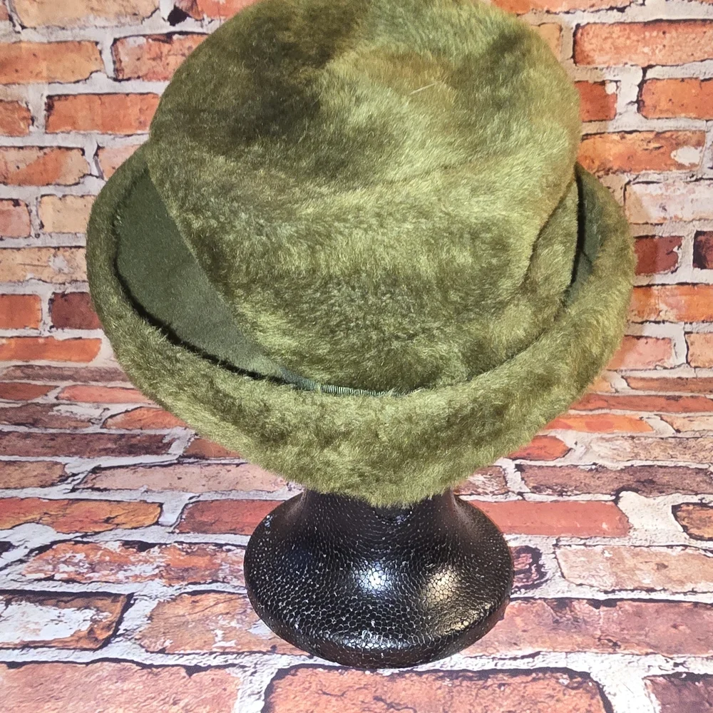 Vintage Musketeer Styled By Coroline Faux Fur And Wool Elegant Green Women's Hat